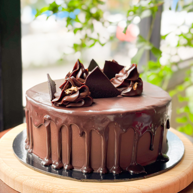 0010980_awfully-chocolate-cake-whole